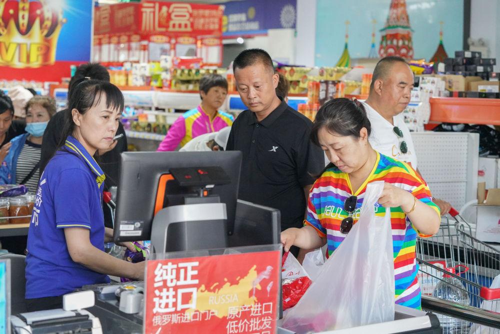 一带一路“双城迹” 一江之隔的双子城，商品批发贸易的跨境传奇