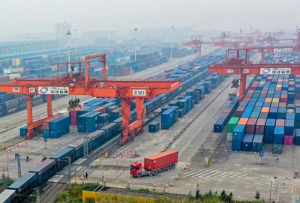 中欧班列跑出加速度 外贸企业订单激增折射经济活力